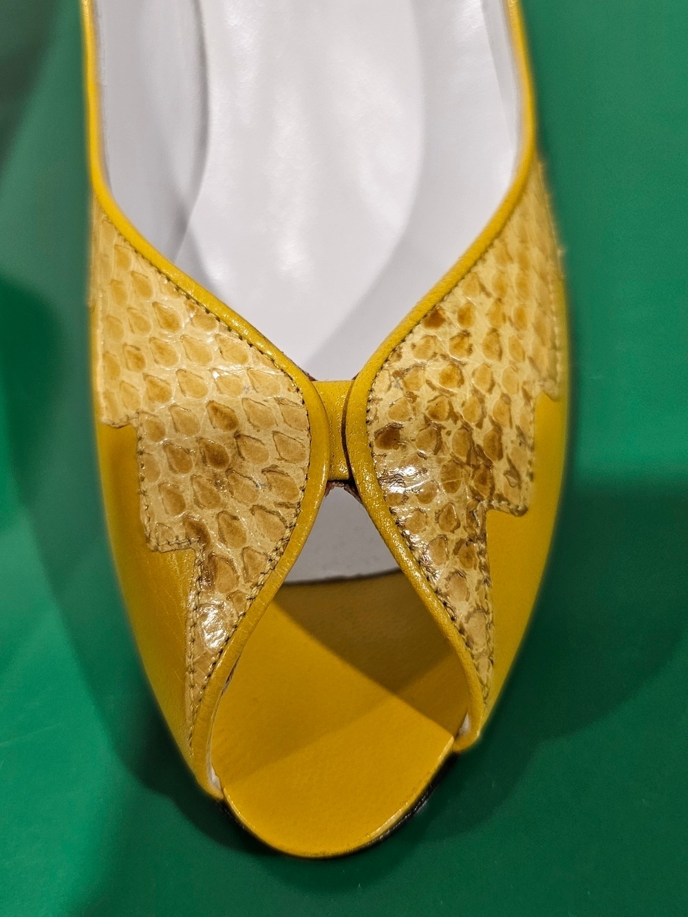 Andrew Geller Yellow Snakeskin Peep Toe Heels Size 10 AA Narrow Italian Leather - Picture 7 of 8